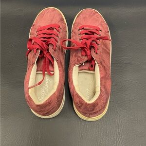 Women’s burgundy low top shoes